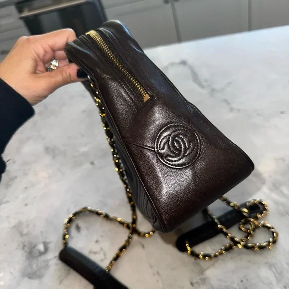 🔹 Vintage Chanel Chevron Large Camera Bag with COA 🔹 - Picture 5 of 16